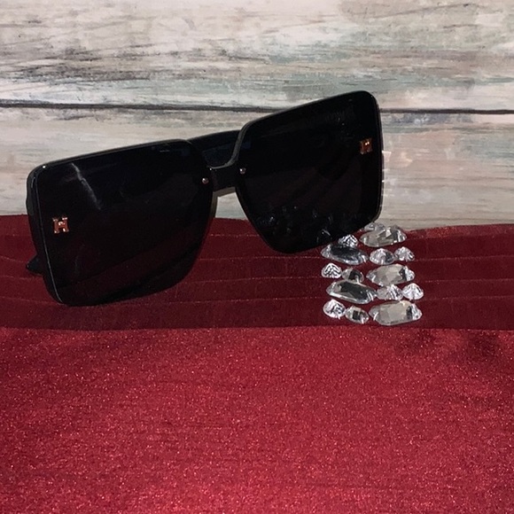 Accessories - 💞Host Pick💞Oversized  Sunglasses